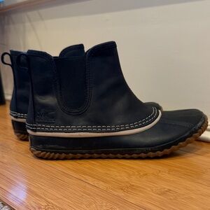 Sorel Women’s Out N About Chelsea Ankle
Rain Boots Size 9